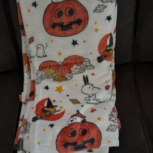 Peanuts Snoopy Halloween Plush Throw Blanket Pumpkins Ghosts 60x90 Oversized NWT